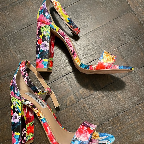 Brand New Gorgeous Steve Madden Block Heels - Size 6.5 - Picture 2 of 3